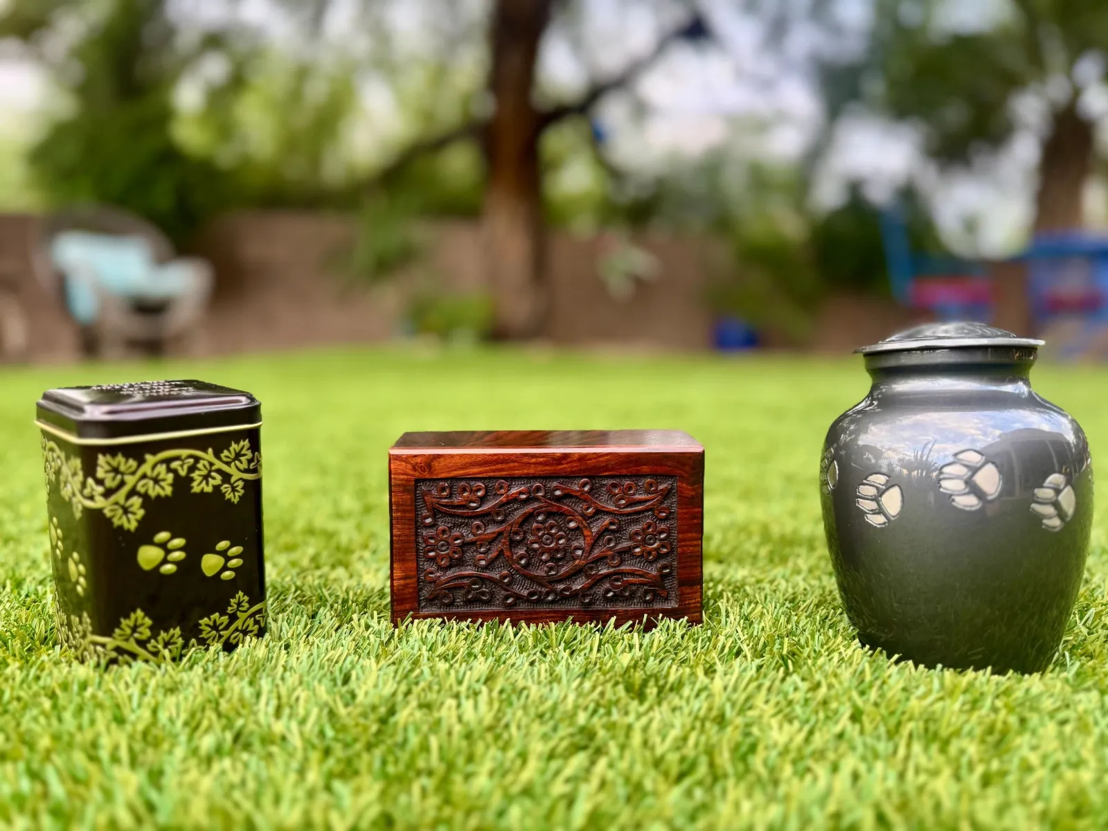 Memorial urns from Family Pet Services